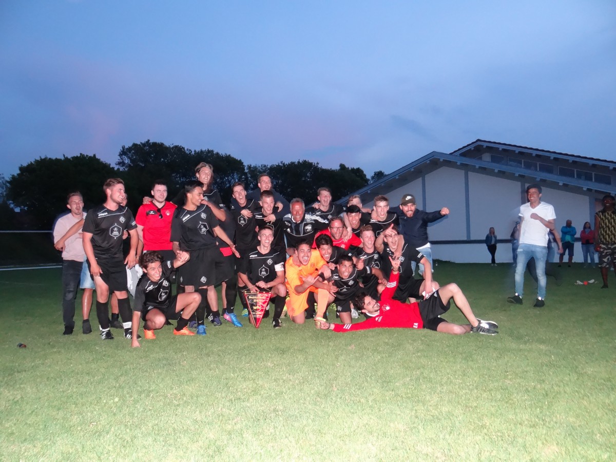 A - Junioren sensationell Meister der Bezirksstaffel